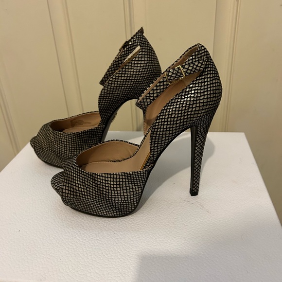 Betsey Johnson black and white lace platform heels, size 8 good condition. - Picture 6 of 6
